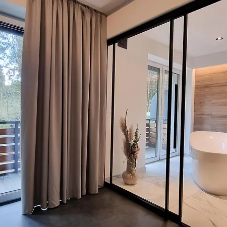 Erz Medical & Hotell