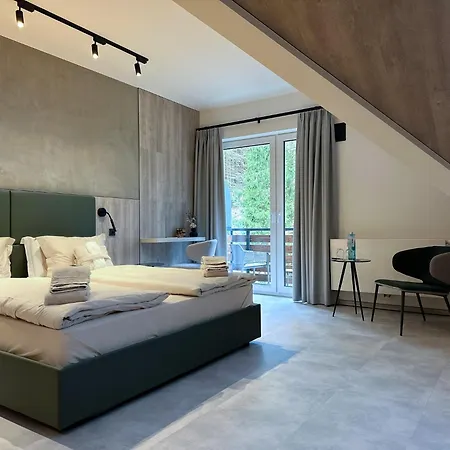 Отель Erz Medical & *