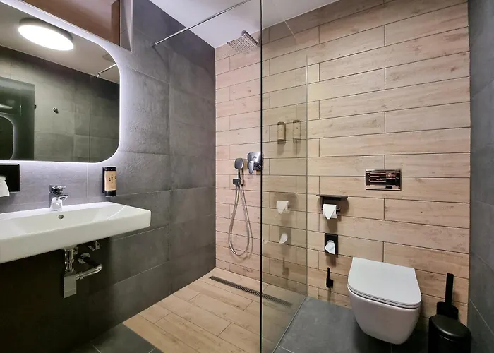 Erz Medical & فندق 4*