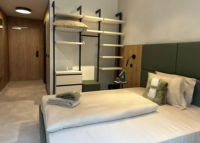 Erz Medical & فندق